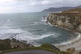 Ireland: Bãi cát trắng bỗng xuất hiện trở lại sau 12 năm 