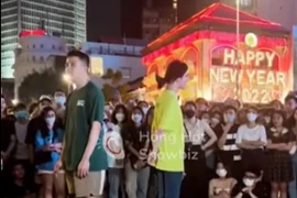 Chơi ghép đôi ở phố đi bộ, Trần Đức Bo lại gây bão mạng