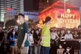 Chơi ghép đôi ở phố đi bộ, Trần Đức Bo lại gây bão mạng