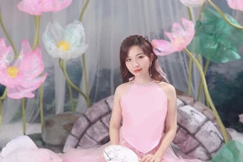 Á khôi Tài sắc Việt Nam hóa thân Hằng Nga mùa Trung Thu năm nay