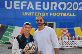 Phát Freestyle tâng bóng khiến Rio Ferdinand phấn khích tại EURO 2024
