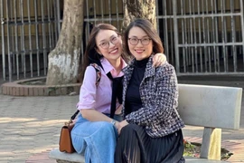 Hot girl Trần Khánh Vy lộ "profile khủng" của chị gái tiến sĩ