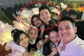 Cuối cùng Đoàn Văn Hậu và bạn gái cũng chịu ôm nhau tình tứ