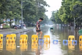 Dân mạng có ảnh gì vui ngày Hà Nội ngập lụt trên diện rộng?