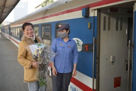 Chuyến tàu cuối năm đong đầy cảm xúc