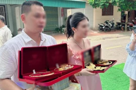 Đám cưới ở Quảng Ninh: Cô dâu đeo đầy vàng, mâm cỗ ngồn ngộn