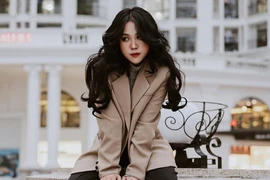 Thức dậy, gái xinh trường Luật bỗng nổi tiếng nhờ 1 bức ảnh