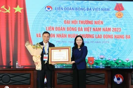 LĐBĐVN và Chủ tịch Trần Quốc Tuấn được tặng thưởng Huân chương Lao động hạng Ba