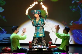 Hầu đồng: Nghi lễ hay trò giải trí?