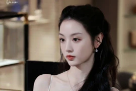 "Búp bê cổ trang" body quá đỗi nóng bỏng, lọt top tìm kiếm MXH