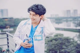 Chị em chăm khám bệnh mong gặp bác sĩ phụ sản đẹp như nam thần 