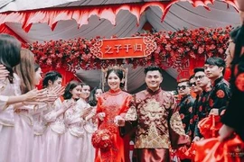 Bộ ảnh ăn hỏi chuẩn phong cách Trung Quốc của cặp đôi Việt Nam