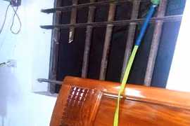 Dựng hiện trường giả để trộm tiền của chồng mê cờ bạc