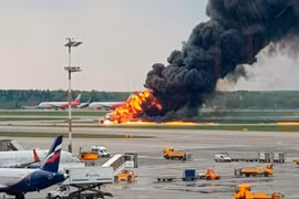Cháy máy bay tại Nga, 41 người thiệt mạng 