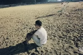 Dân mạng thương cảm với sự cô đơn của thanh niên du lịch một mình