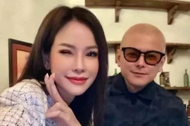 Không nhận ra con trai tỷ phú Hoàng Kiều bên vợ siêu đẹp