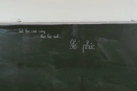 Bộ ảnh bế giảng mùa dịch bệnh, ai nhìn cũng xót xa