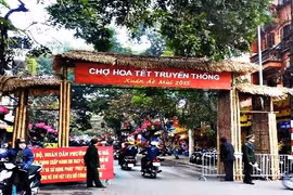 Đến 5 phiên chợ để tận hưởng rõ ràng nhất không khí Tết Hà thành