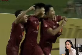 Hà Đức Chinh ăn mừng kiểu bụng bầu, vợ hot girl có "cậu rồng"?