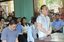 Trêu phụ nữ có chồng, người đàn ông bị đánh bại liệt