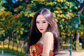 Điều ít biết về "cô giáo dạy nhảy hot nhất TikTok" 