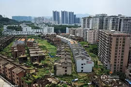 Đột nhập biệt thự "ma" 24 năm không ai dám ở