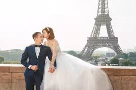 Khoảnh khắc hạnh phúc bên chồng sắp cưới của hot girl fan MU 