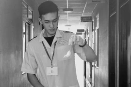 Bác sĩ lai 3 dòng máu cao 1m86, quá đẹp trai vạn người mê