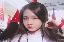 Nữ sinh Nghệ An có khuôn mặt trái xoan đẹp "vi diệu"