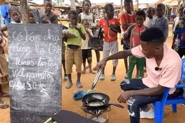 Trước chả lá lốt, Quang Linh Vlog kinh doanh gì ở châu Phi? 