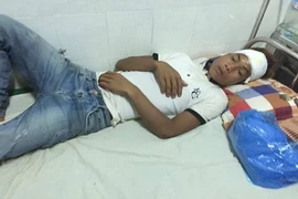 Nam thanh niên bị vây đánh nhừ tử vì… nhìn mặt láo