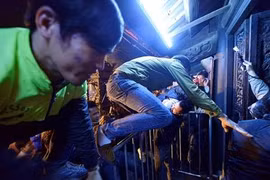 Loạt ảnh xấu xí của mùa lễ hội khiến dân mạng ái ngại