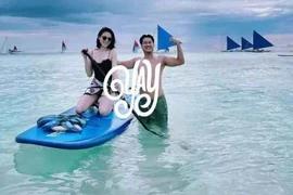 Khoe ảnh hở bên thiếu gia tỷ phú, Linh Rin gây bão