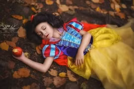 Bộ ảnh công chúa Disney nổi tiếng của bé gái 7 tuổi