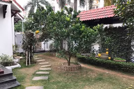 Biệt thự sân vườn nằm trong khu nhà giàu của nàng Á hậu Ngô Trà My