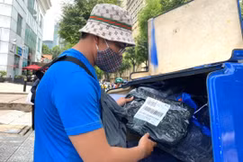 Shipper ở TP.HCM giao 300 đơn hàng cho dân văn phòng sau nghỉ lễ