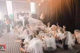  Phản cảm giới trẻ trùm khăn“giả vờ” gia nhập “Hội thánh Đức Chúa Trời“