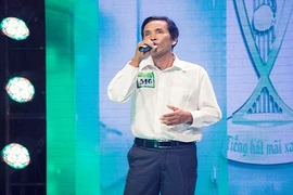 Bất ngờ với người nông dân có giọng hát giống hệt Chế Linh