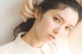 Mặt ngây thơ, cô gái Nhật gây sốc khi khoe tuổi thật