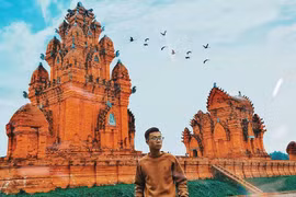 Giới trẻ thích thú check in 'Thái Lan thu nhỏ' gần Hà Nội