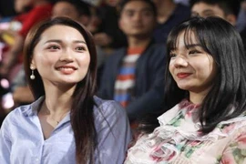 “Bạn gái tin đồn” của tuyển thủ Việt Nam đốt mắt CĐV AFF Cup 2018