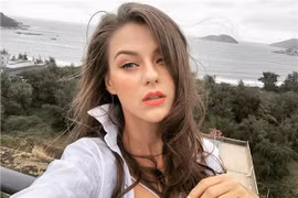 Truy tìm danh tính mẫu Tây chụp ảnh sen gây sốt MXH 