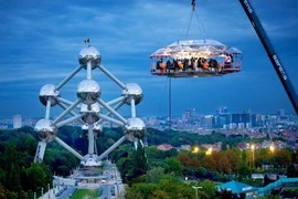 Vừa run vừa khoái tại nhà hàng lơ lửng giữa không trung 