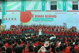 Tiểu học Lê Quý Đôn khai giảng với màn đồng ca hoành tráng