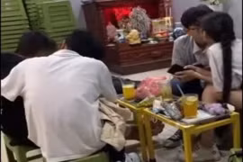 Diễn cảnh nóng trong quán trà chanh, hai đôi trẻ khiến netizen nóng mắt