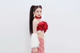 Lại hở bạo, nữ DJ Mie tiện khoe vòng eo triệt để