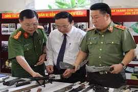 Tận mắt loạt vũ khí nguy hiểm lực lượng 141 thu giữ
