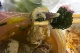 Đặt bún riêu online, cô gái ám ảnh vì thứ xuất hiện trong bát