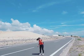 Dân mạng thích thú với cảnh đẹp ấn tượng của “Sahara Việt Nam“