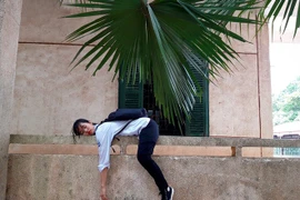 Nữ sinh Bắc Giang 2k1 đột nhiên nổi như cồn vì bộ ảnh "vạ vật" mùa thi